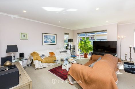 Photo of property in 10 Mcewen Crescent, Riverstone Terraces, Upper Hutt, 5018