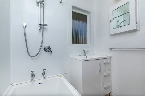 Photo of property in 48 Smythe Road, Henderson, Auckland, 0612