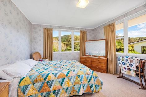 Photo of property in 11 Zande Terrace, Tawa, Wellington, 5028