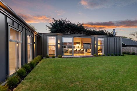 Photo of property in 13 Barnfields Close, Halswell, Christchurch, 8025