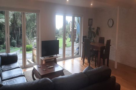 Photo of property in 95 Cornwallis Road, Cornwallis, Auckland, 0604