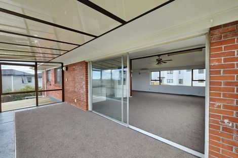 Photo of property in 619 Glenfield Road, Totara Vale, Auckland, 0629