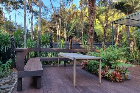 Photo of property in 28 Tyrico Close, Unsworth Heights, Auckland, 0632