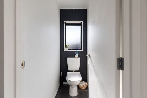 Photo of property in 16 Gladys Place, Kelvin Grove, Palmerston North, 4414