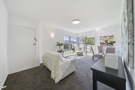 Photo of property in 2/22 Pooley Street, Pakuranga Heights, Auckland, 2010