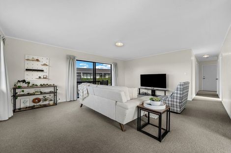 Photo of property in 44a Edgewater Parade, Waiuku, 2123