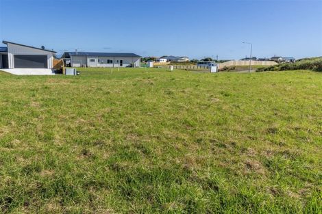 Photo of property in 27 Seagrass Place, Otaki Beach, Otaki, 5512