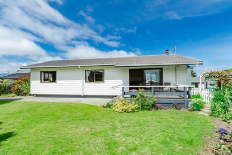 Photo of property in 6 Oratia Street, Waikanae Beach, Waikanae, 5036