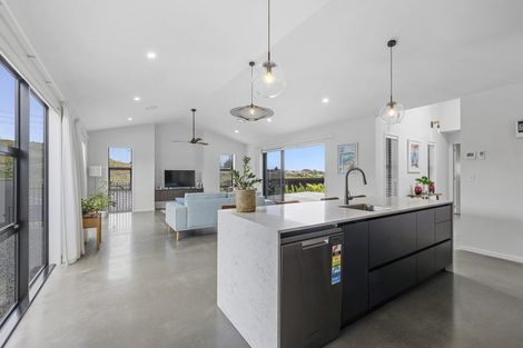 Photo of property in 54 Fernbrook Drive, Hurworth, New Plymouth, 4310