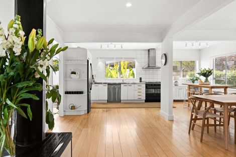 Photo of property in 42 Busby Hill, Havelock North, 4130