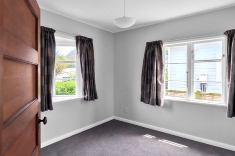 Photo of property in 31 Happy Valley Road, Owhiro Bay, Wellington, 6023