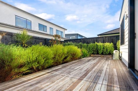 Photo of property in 21b Lumbarda Drive, Kumeu, 0810