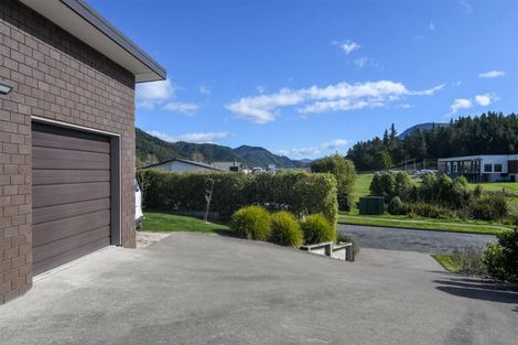 Photo of property in 25 Admiralty Place, Waikawa, Picton, 7220
