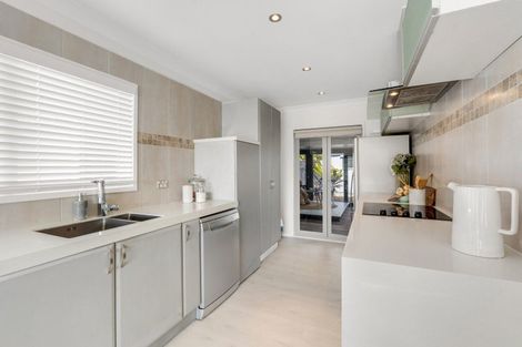 Photo of property in 8 Tuscan Place, Half Moon Bay, Auckland, 2012