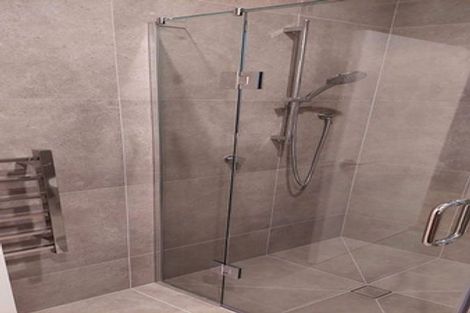 Photo of property in 1c Taupiko Place, Green Bay, Auckland, 0604