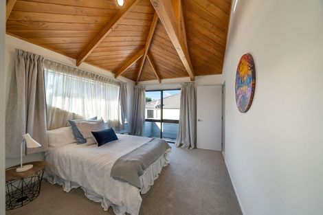 Photo of property in 1/6 Glucina Avenue, West Harbour, Auckland, 0618