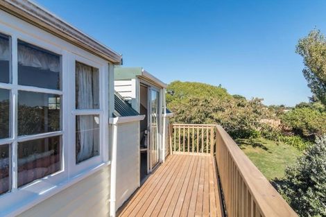 Photo of property in 4 Gavin Road, Raumati Beach, Paraparaumu, 5032
