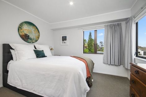Photo of property in 2/6 Gosford Drive, Botany Downs, Auckland, 2010