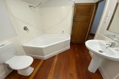 Photo of property in 27 Mariri Road, Kelburn, Wellington, 6012