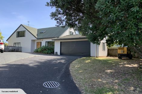 Photo of property in 8 Schnapper Rock Road, Schnapper Rock, Auckland, 0632