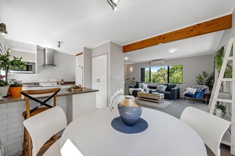 Photo of property in 2/39 Gills Road, Bucklands Beach, Auckland, 2014