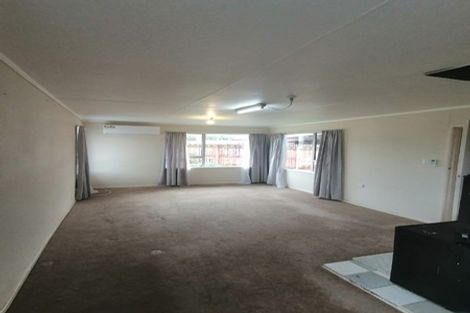 Photo of property in 4 Backhurst Grove, Massey, Auckland, 0614