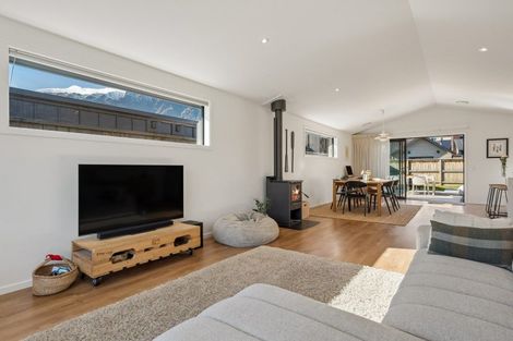 Photo of property in 39 Drysdale Road, Jacks Point, 9371
