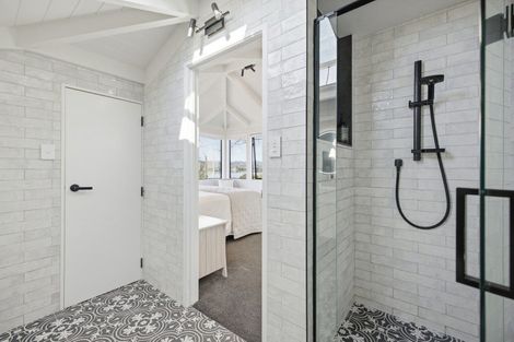 Photo of property in 253 Devonport Road, Tauranga, 3110