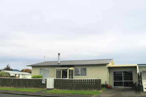 Photo of property in 1 Elder Grove, Paraparaumu, 5032