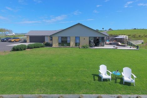 Photo of property in 137 Tuparekura Road, South Head, Helensville, 0874