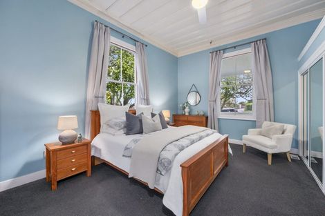 Photo of property in 30 Maritime Terrace, Birkenhead, Auckland, 0626