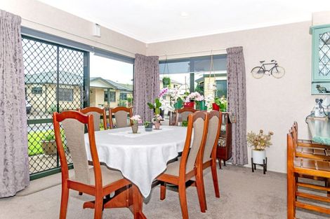 Photo of property in 8 Coulston Place, Riverdale, Gisborne, 4010