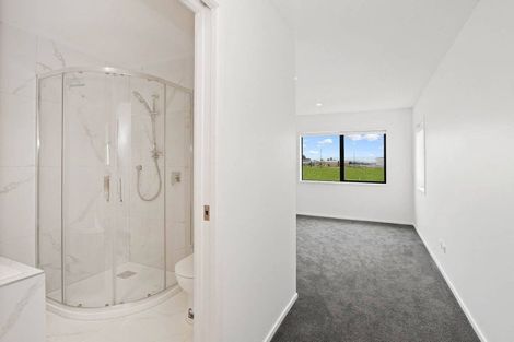 Photo of property in 3 Korowhiti Road, Clarks Beach, 2122