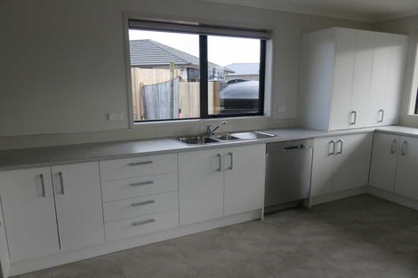 Photo of property in 15 Sinead Court, Grandview Heights, Hamilton, 3200