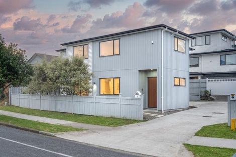Photo of property in 16 Gosford Drive, Botany Downs, Auckland, 2010