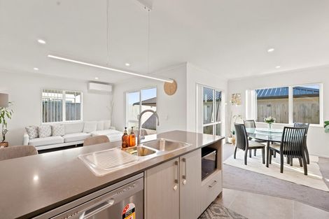 Photo of property in 9 Mokopapa Street, Takanini, 2112