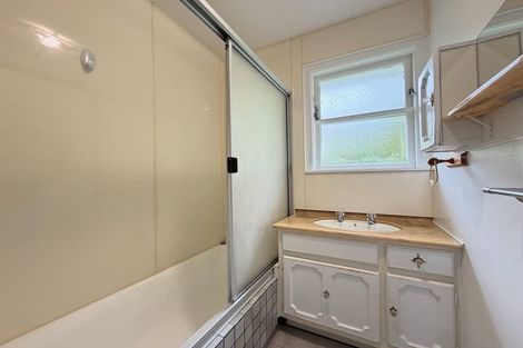 Photo of property in 31 Kahikatea Grove, Paparangi, Wellington, 6037