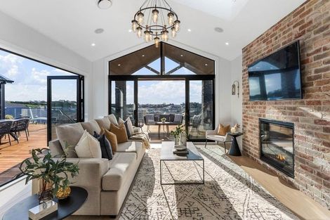 Photo of property in 9 Fisk Road, Pukekohe, 2120