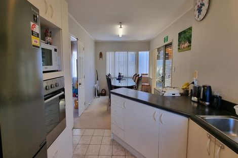 Photo of property in 2/14 Becroft Drive, Forrest Hill, Auckland, 0620