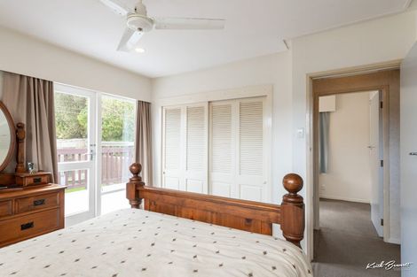 Photo of property in 3 Lowry Crescent, Stokes Valley, Lower Hutt, 5019