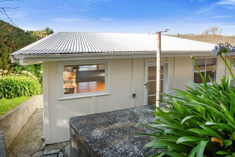 Photo of property in 6d Rewa Terrace, Tawa, Wellington, 5028