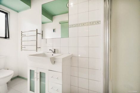 Photo of property in 2/878 East Coast Road, Northcross, Auckland, 0630