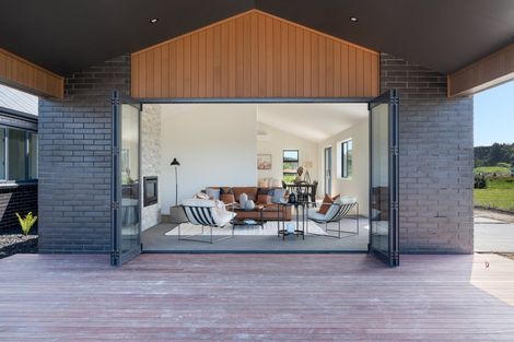 Photo of property in 16 Te Ara O Tahataharoa, Te Puna, Tauranga, 3176