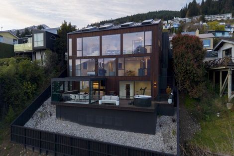 Photo of property in 9 Earnslaw Terrace, Queenstown, 9300