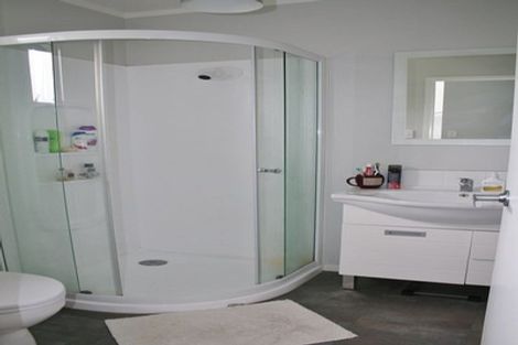 Photo of property in 16b Woodall Place, Totara Vale, Auckland, 0627