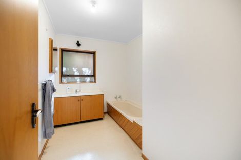 Photo of property in 8 Avalon Crescent, Fernhill, Queenstown, 9300