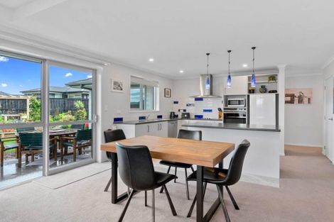 Photo of property in 22 Olney Court, One Tree Point, 0118