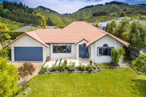 Photo of property in 12 Betty Watt Grove, Riverstone Terraces, Upper Hutt, 5018