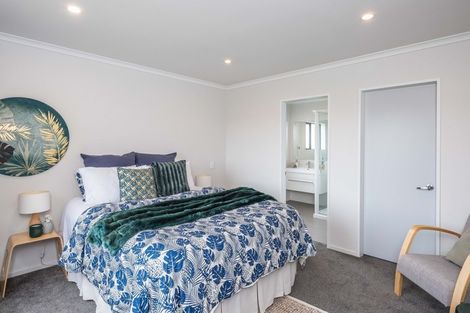 Photo of property in 15 Portmore Place, Grenada Village, Wellington, 6037