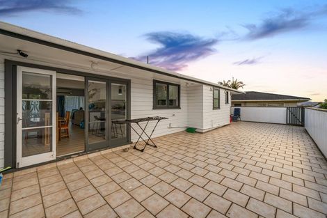 Photo of property in 214a Edmonton Road, Te Atatu South, Auckland, 0610